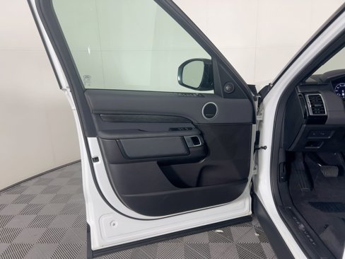 Used 2018 Land Rover Discovery HSE image 19