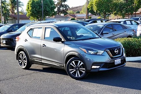 Used 2019 Nissan Kicks SR image 3