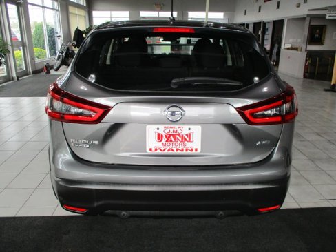 Used 2020 Nissan Rogue Sport S image 5