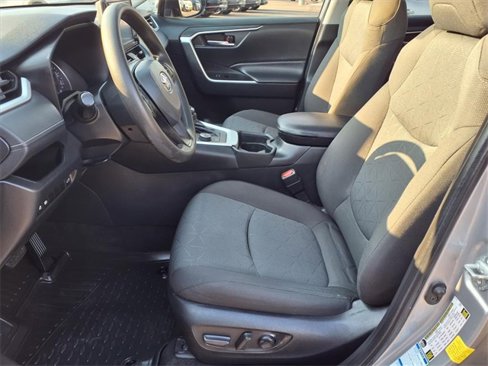 Used 2021 Toyota RAV4 XLE image 5