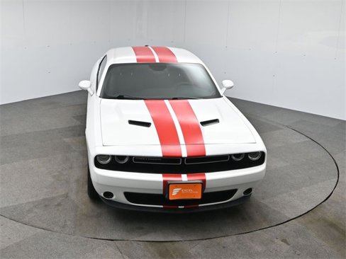 Used 2015 Dodge Challenger SXT image 43