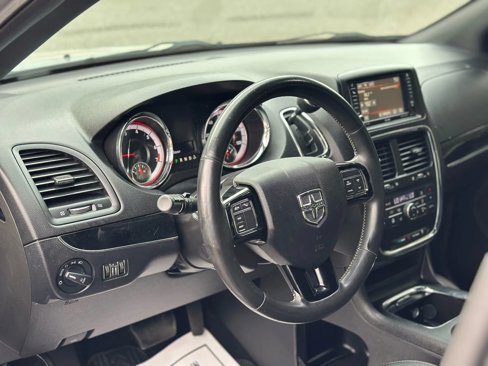 Used 2019 Dodge Grand Caravan SXT w/ Driver Convenience Group image 7