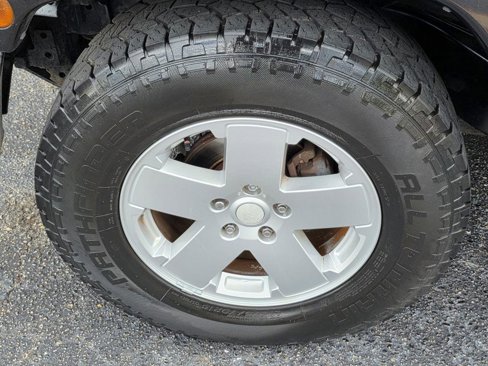 Used 2012 Jeep Wrangler Unlimited Sahara image 29