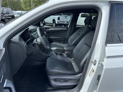 Used 2022 Volkswagen Tiguan SE R-Line image 9