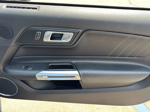 Used 2018 Ford Mustang Premium image 22