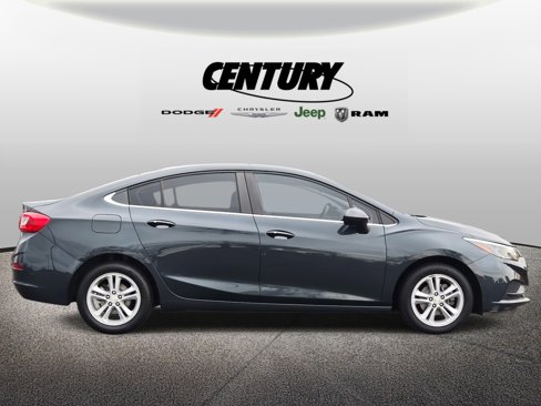 Used 2017 Chevrolet Cruze LT w/ Convenience Package image 2
