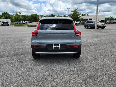 New 2025 Volvo XC40 B5 Core w/ Climate Package image 6