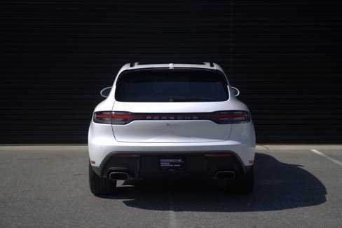 Certified 2023 Porsche Macan image 18