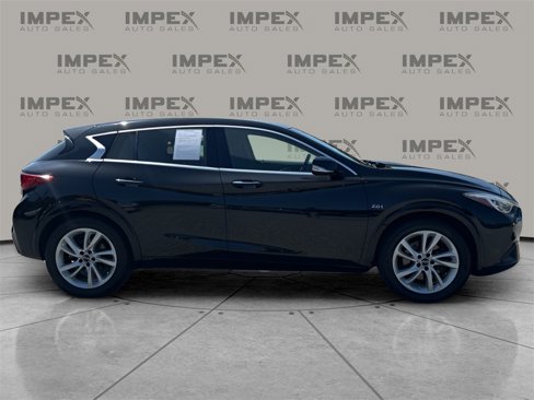 Used 2019 INFINITI QX30 image 6