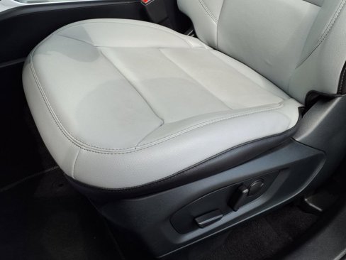 Used 2021 Ford Explorer XLT w/ XLT Sport Appearance Package image 13