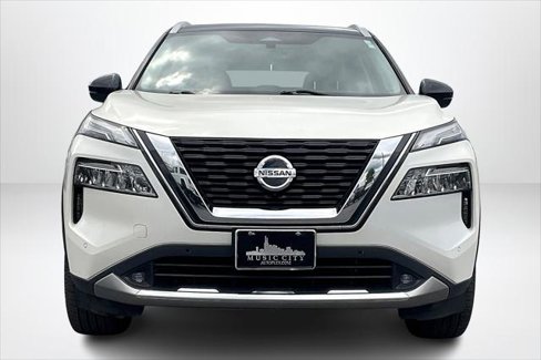 Used 2021 Nissan Rogue Platinum image 2
