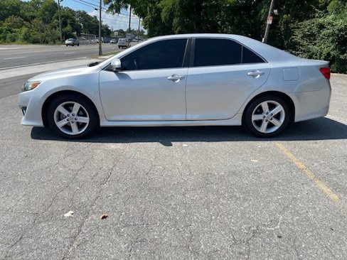 Used 2012 Toyota Camry SE image 8