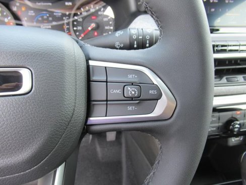 New 2025 Jeep Compass Latitude w/ Mopar Graphics Package image 19