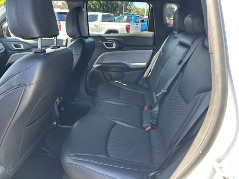 Used 2024 Jeep Compass Latitude image 12