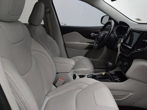 Used 2019 Jeep Cherokee Limited image 21