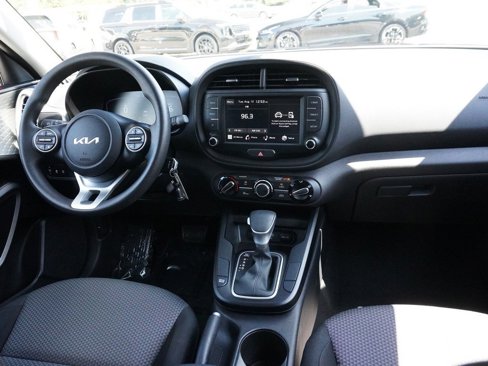 Used 2023 Kia Soul LX w/ LX Technology Package image 36