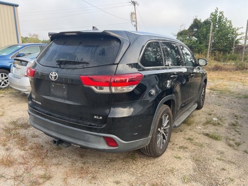Used 2017 Toyota Highlander XLE image 4