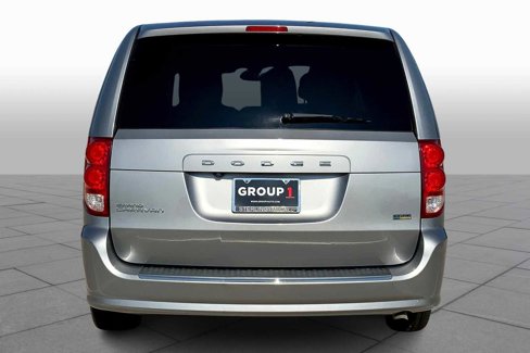 Used 2019 Dodge Grand Caravan SE image 4