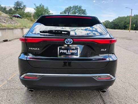 Used 2023 Toyota Venza XLE image 5