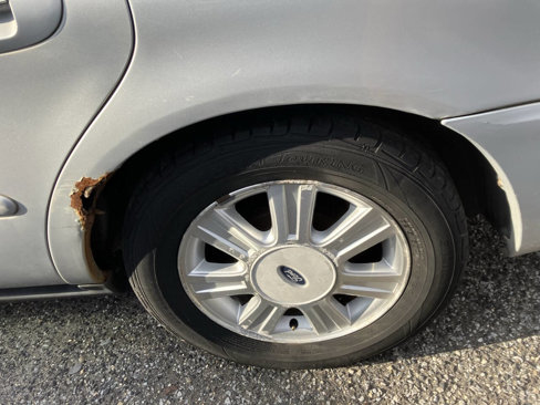 Used 2007 Ford Taurus SEL image 10