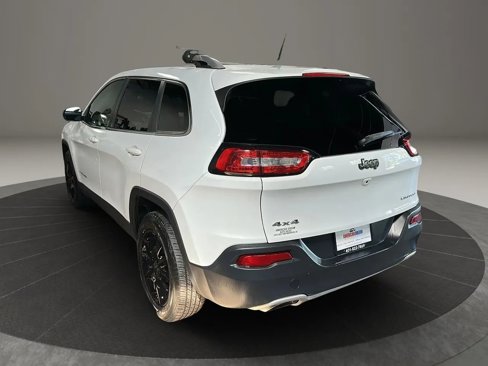 Used 2017 Jeep Cherokee Limited image 3