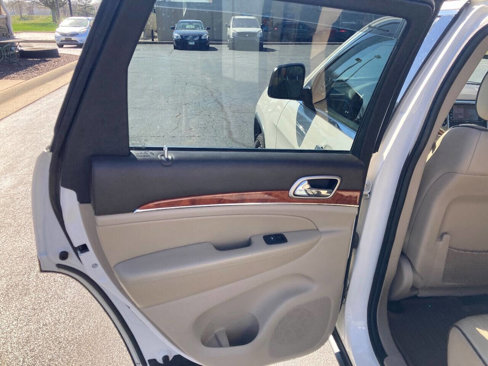 Used 2012 Jeep Grand Cherokee Overland image 9
