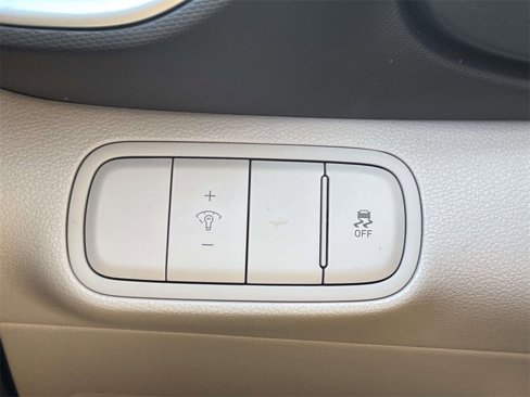 Certified 2023 Hyundai Venue SEL image 18