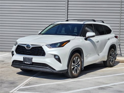 Used 2022 Toyota Highlander XLE image 4