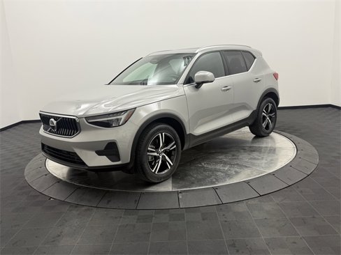 Certified 2025 Volvo XC40 B5 Core image 3