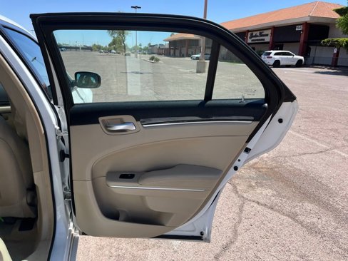 Used 2014 Chrysler 300 image 16
