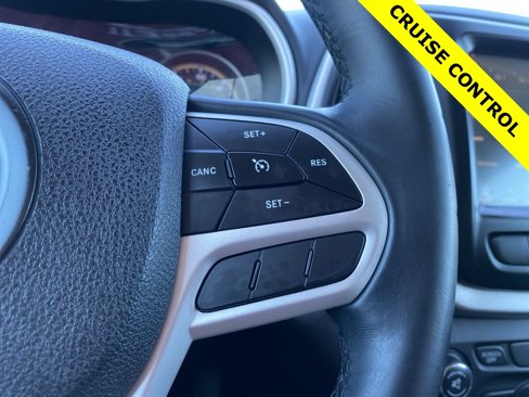 Used 2018 Jeep Cherokee Latitude Plus image 11
