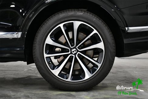 Used 2022 Bentley Bentayga image 56