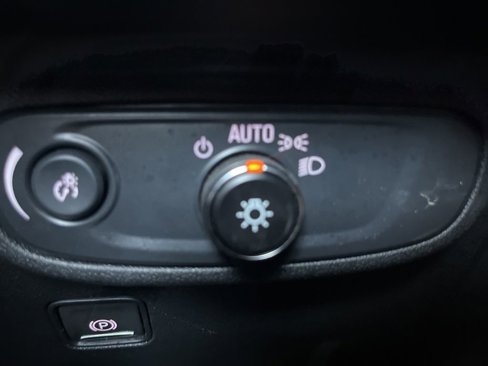 Used 2024 GMC Terrain SLE image 18