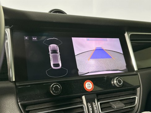 Certified 2022 Porsche Macan image 23