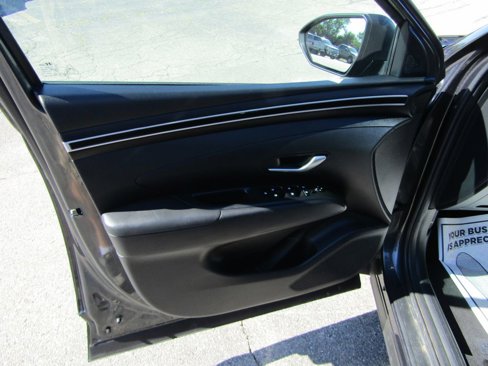 Used 2024 Hyundai Tucson SE image 12
