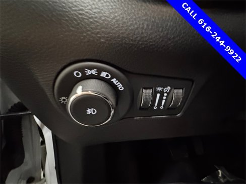 Used 2024 Jeep Compass Latitude image 24