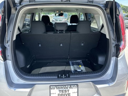 Used 2023 Kia Soul LX w/ LX Technology Package image 19