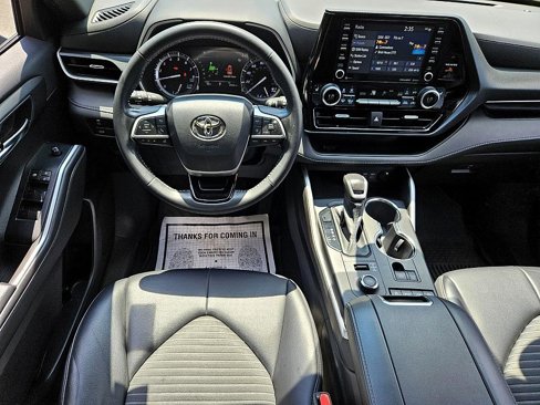 Used 2022 Toyota Highlander XSE image 6