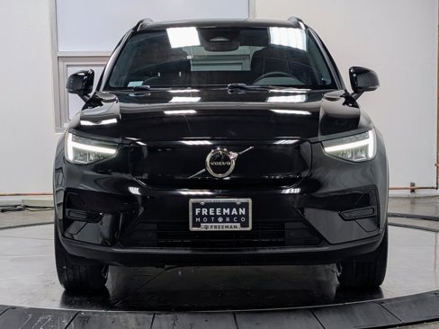 Used 2023 Volvo XC40 Recharge Core image 3