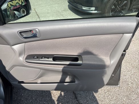 Used 2005 Toyota Camry LE image 17