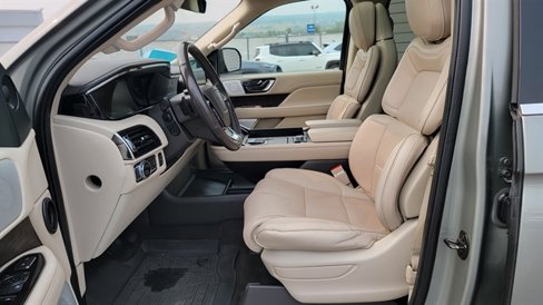 Used 2019 Lincoln Navigator Reserve image 16