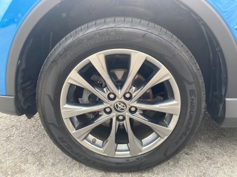 Used 2018 Toyota RAV4 Limited image 12