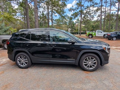Used 2022 GMC Terrain SLT w/ Infotainment Package II image 2