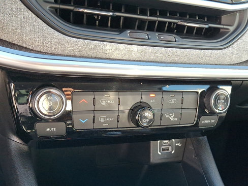 Used 2022 Jeep Compass Latitude image 16