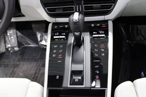 Certified 2025 Porsche Macan image 31