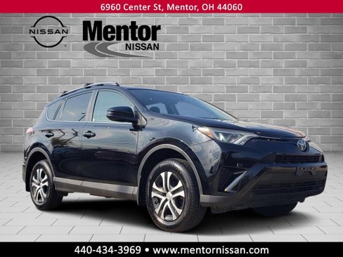 Used 2017 Toyota RAV4 LE image 1