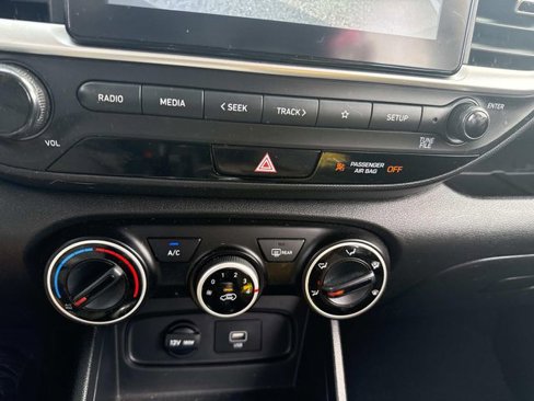 Used 2021 Hyundai Venue SE image 22