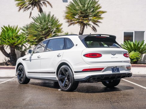 New 2025 Bentley Bentayga Extended Wheelbase image 3