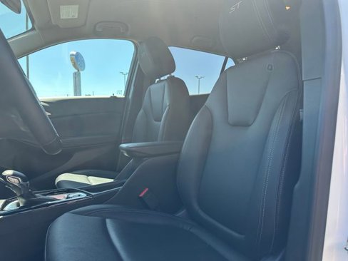 Used 2024 Buick Encore GX Sport Touring image 9