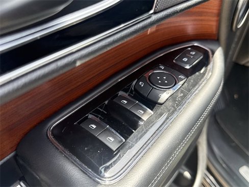 Used 2018 Lincoln Navigator Select image 11